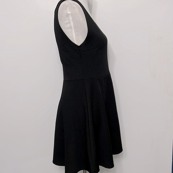 TRY THIS DRESS - Picture 3 of 7